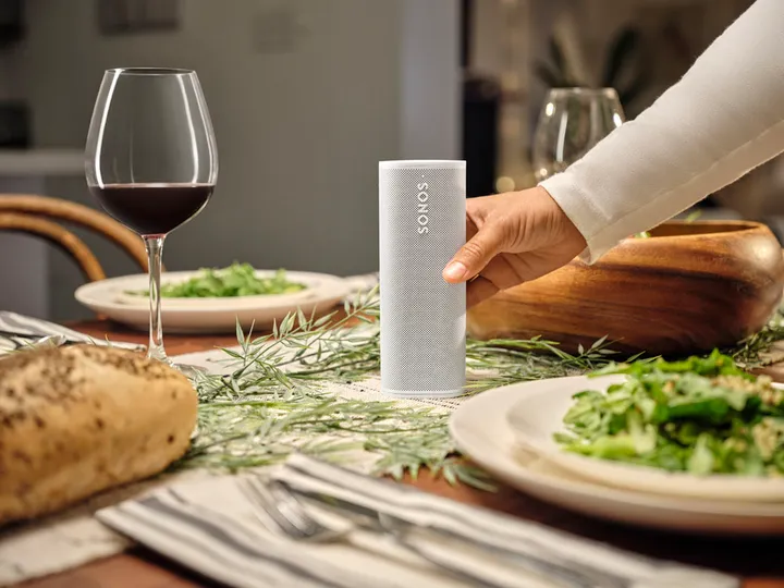 global marketing roam white holiday lifestyle hr tiff dinner close up q4fy21 mst mst jpgdigital fid1539171