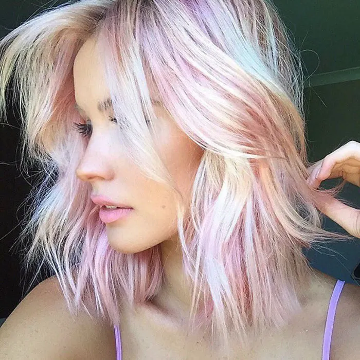 holographic hair are here and its the hottest hair trend of 2017 58ec9b0f5e67a 700