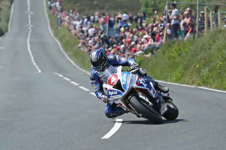 ian hutchinson creg ny baa superstock tt 2016