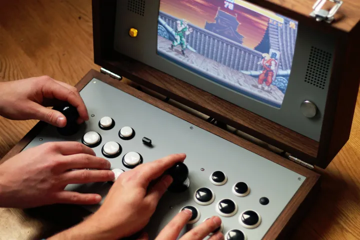 love hulten cary42 wooden arcade box 04 1440x960