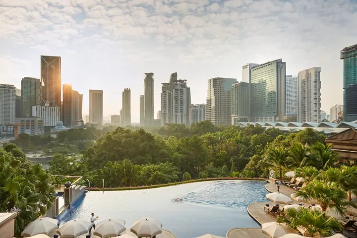 mandarin oriental kuala lumpar pool 1024x683 1
