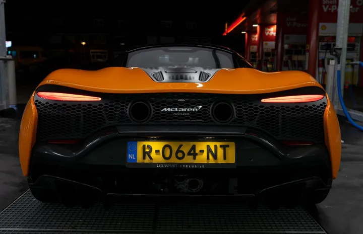 mclaren artura fhm25