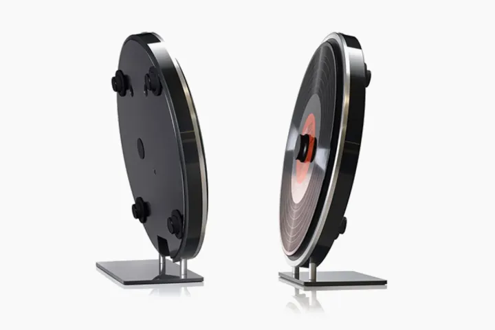 miniot black wheel turntable 1 1440x960 1