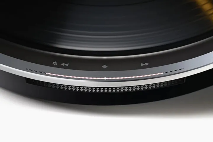 miniot black wheel turntable 2 1440x960 1