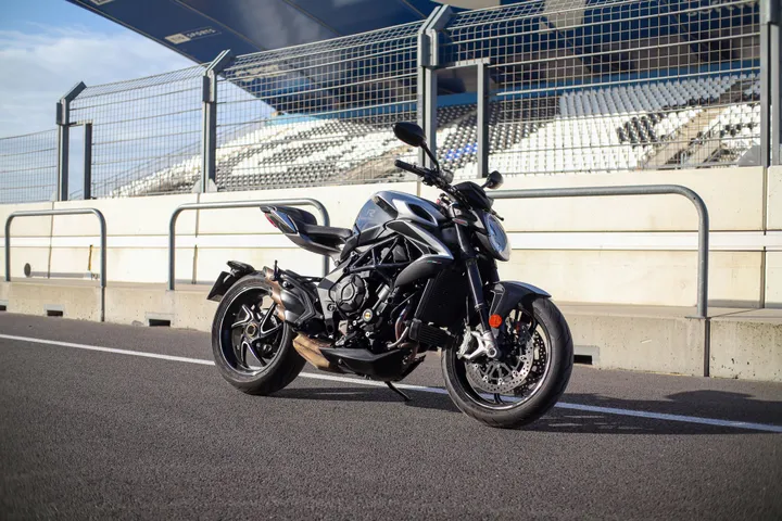 mv agusta brutale 800rr 11