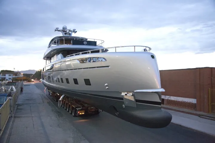 porsche gtt 115 hybrid yacht 03 1200x800