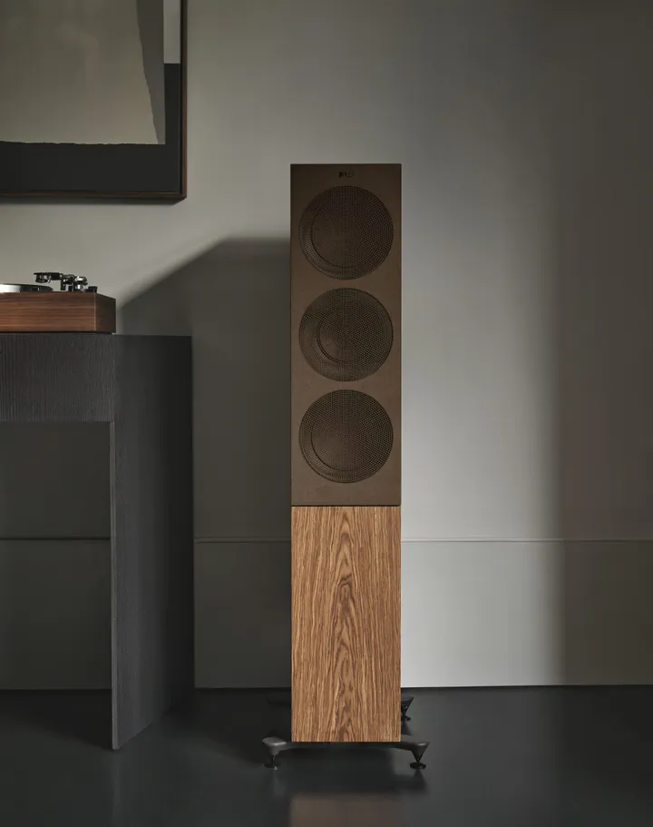 r series lifestyle r7meta walnut portrait grilleon scaled