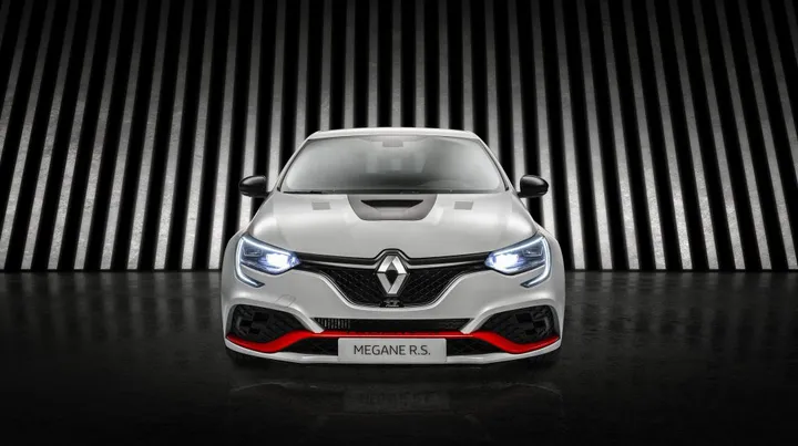 renault trophy r 02 1024x573