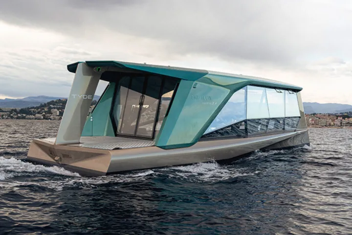 the icon eboat by bmw 1 1440x960 1