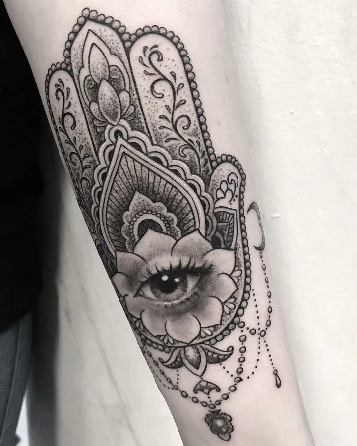 the tattoo artist makes hyper realistic tattoos that look more like they were printed on the skin 600150239f433 880