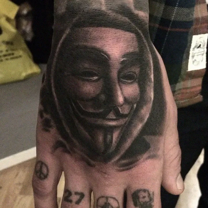 the tattoo artist makes hyper realistic tattoos that look more like they were printed on the skin 600150462e73d 880