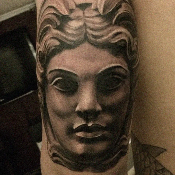 the tattoo artist makes hyper realistic tattoos that look more like they were printed on the skin 600150534e912 880