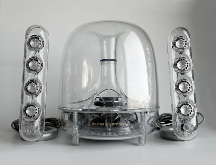 De&nbsp; Harman Kardon SoundSticks II uit 2000.