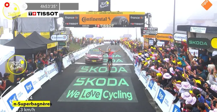 Thymen Arensman wint zijn eerste etappe in de Tour de France op 18 juli '25