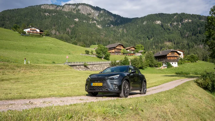 Roadtrip Italië_Lexus LBX 2025 FHM Web_2-07078 kopie