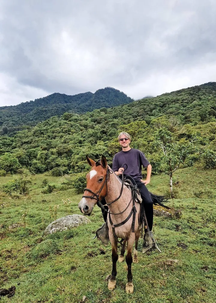 404d0f2a-b3db-4b4e-8f56-ab50cf4aafbe