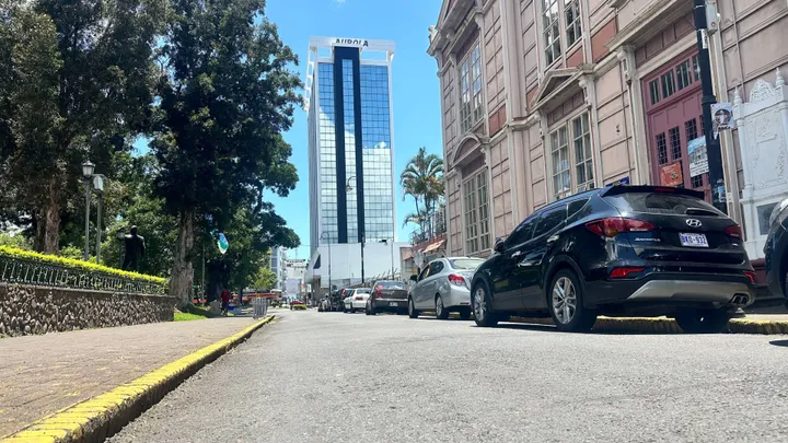 costa rica_chris riemens_fhm38