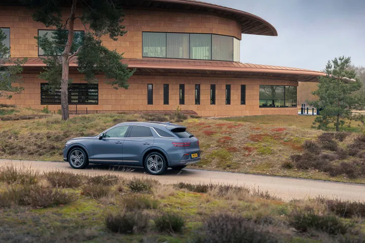 GenesisGV70-EVV-2 kopie