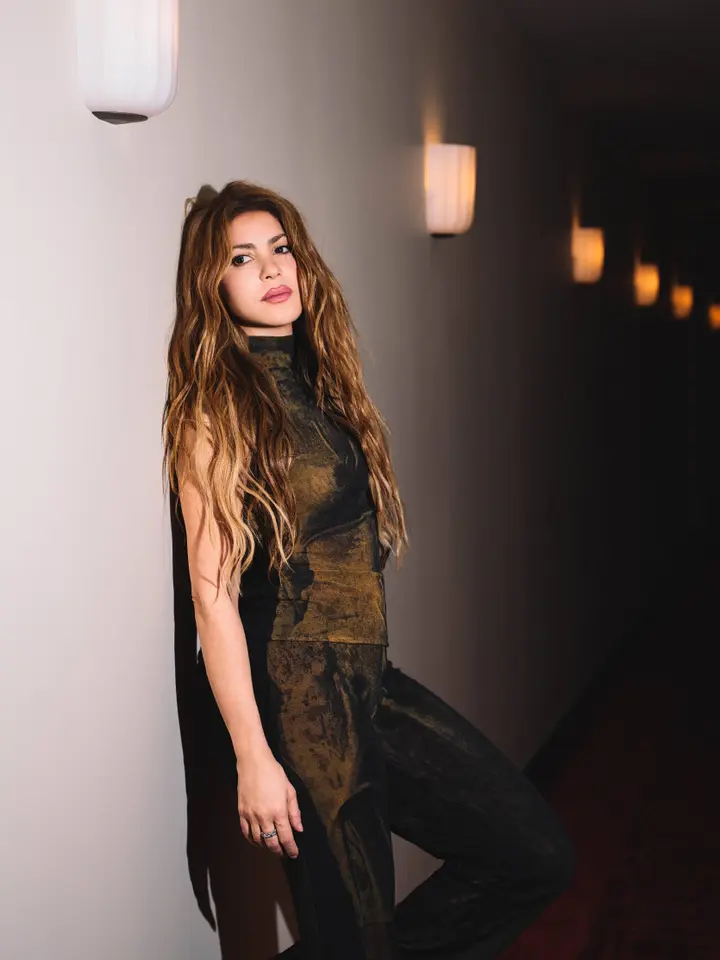 @CHRISCORNEJO_  SHAKIRA-9 copy