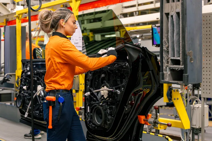 Volvo_EX60_Start_of_Production(4)