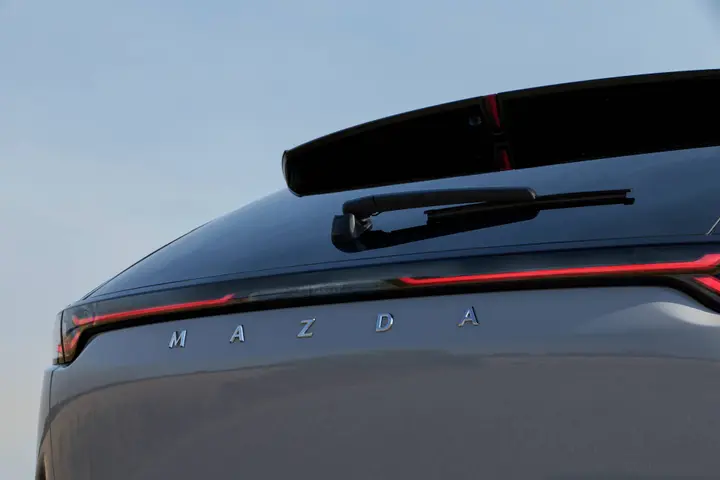 All New MAZDA_CX-6e_Takumi Plus_Aero Grey_DETAIL_042