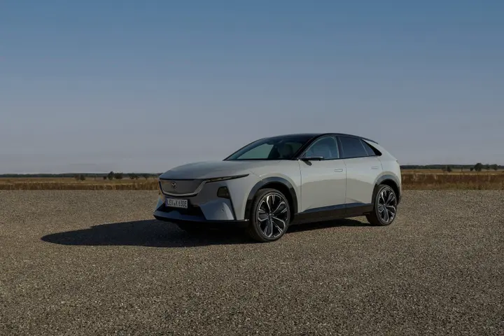 All New MAZDA_CX-6e_Takumi Plus_Aero Grey_EXTERIOR_014