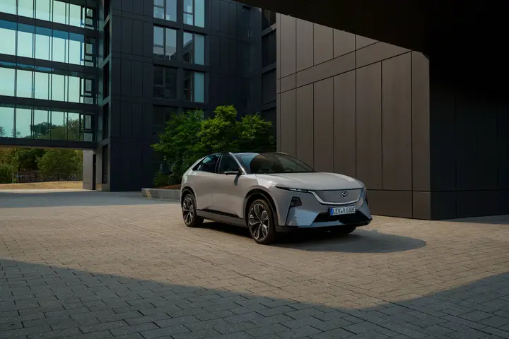 All New MAZDA_CX-6e_Takumi Plus_Aero Grey_EXTERIOR_023