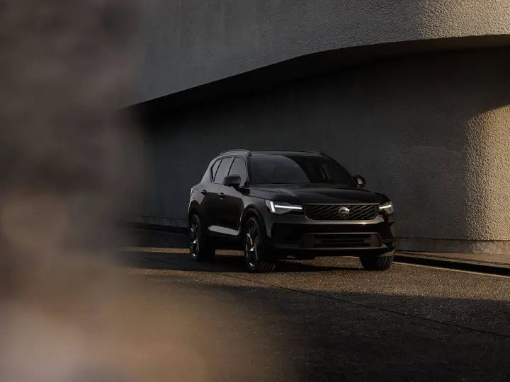 Black_edition_The_New_Volvo_XC40_Exterior_3QFront2