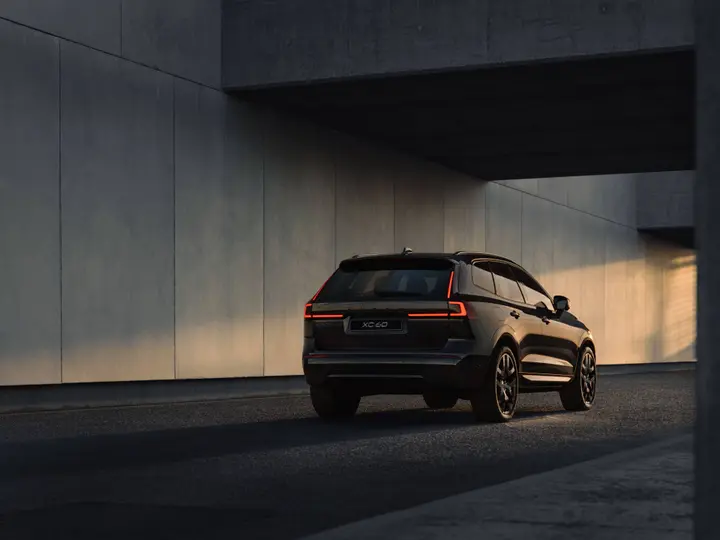Black_edition_The_New_Volvo_XC60_34Rear