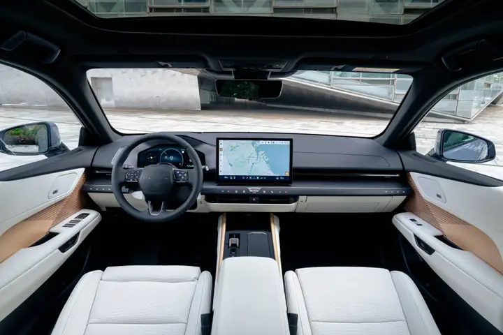 2026_ES_SkylightBlue_Interior_001