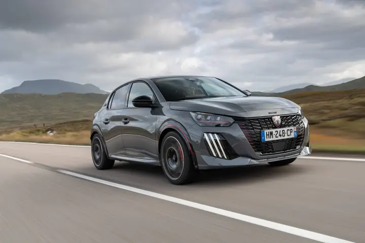PEUGEOT_E208GTITESTDRIVE_2059