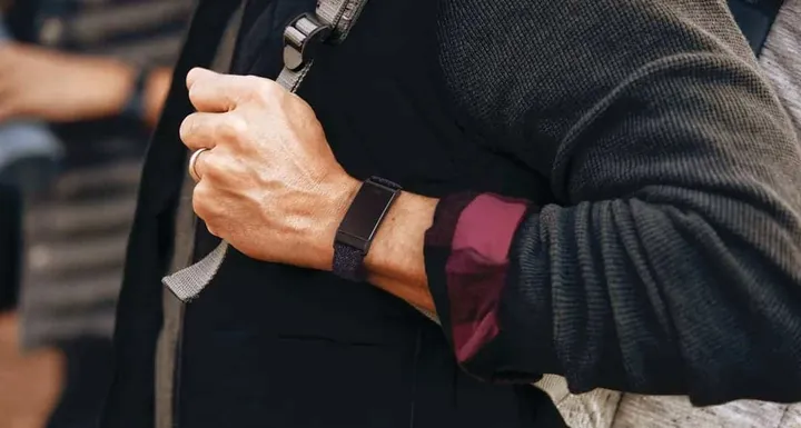 10 fitness trackers in singapore in 2022 fitbit charge 4