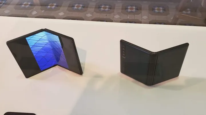 633876 tcl aims to make folding phones when you can afford them