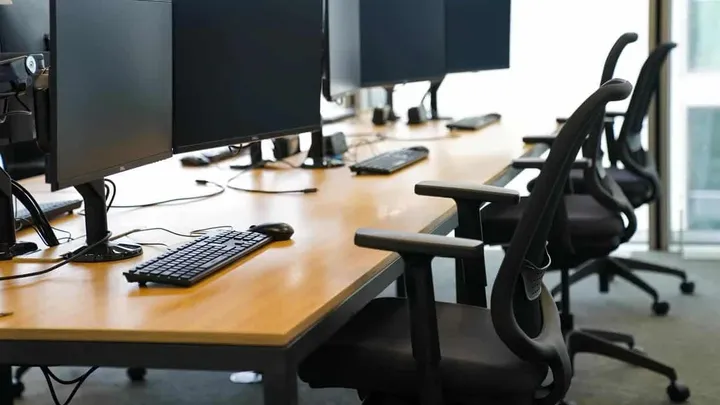 a general view of empty desks in an office in central london picture date monday january 3 2022