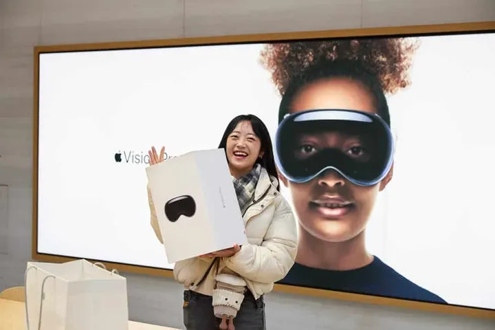 apple vision pro availability customer purchase