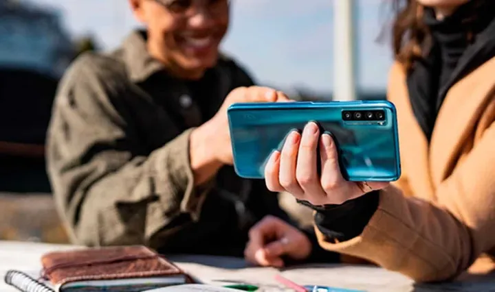 best budget smartphones in singapore in 2022 tcl 20s