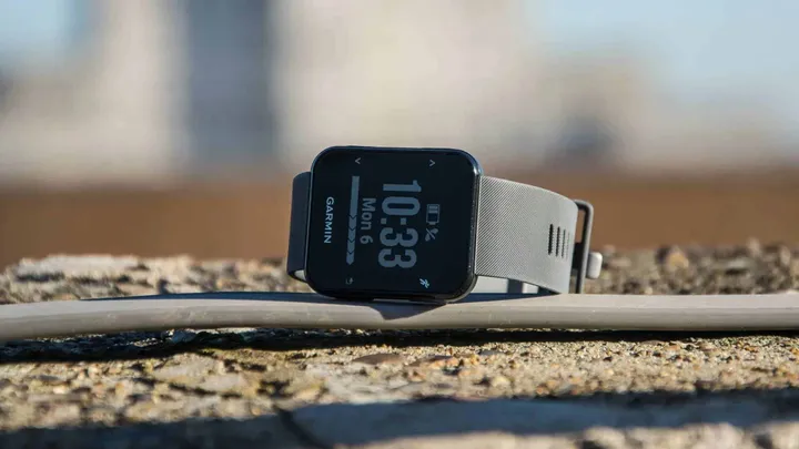 best budget smartwatch 2022 garmin forerunner 30 2