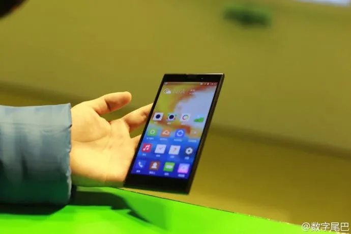 black gionee elife e7
