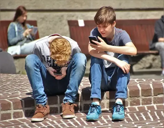 children with phones