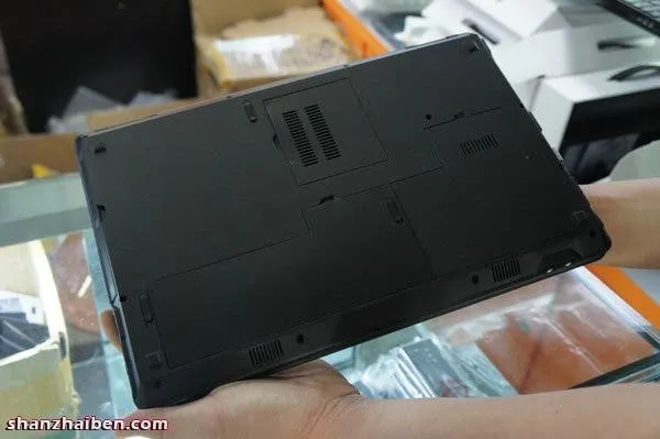 classic black 14 inch laptop base