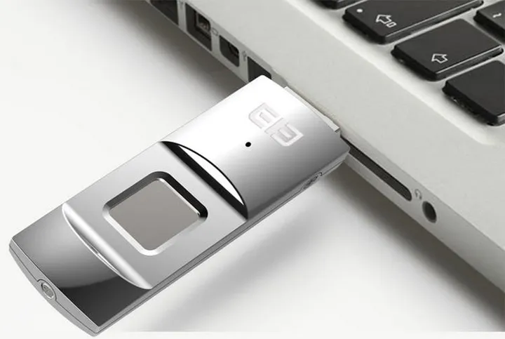 ele secret protected flash stick with fingerprint sensor