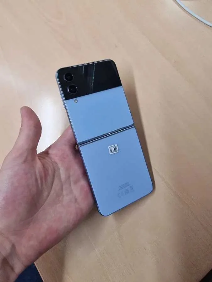 galaxy z flip 4 hands on leak 1
