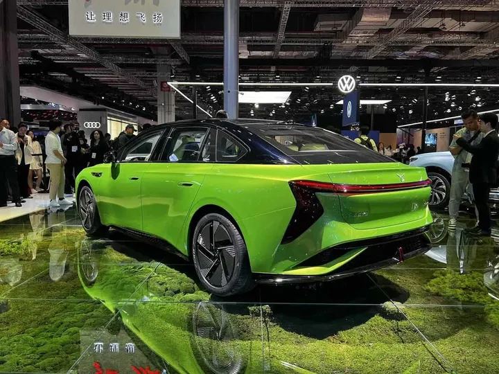hongqi e001 3