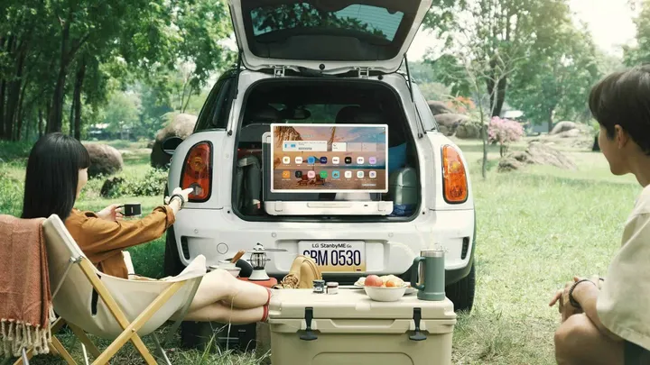 lg stanbyme go 27lx5 2023 lifestyleimage camping 2 1