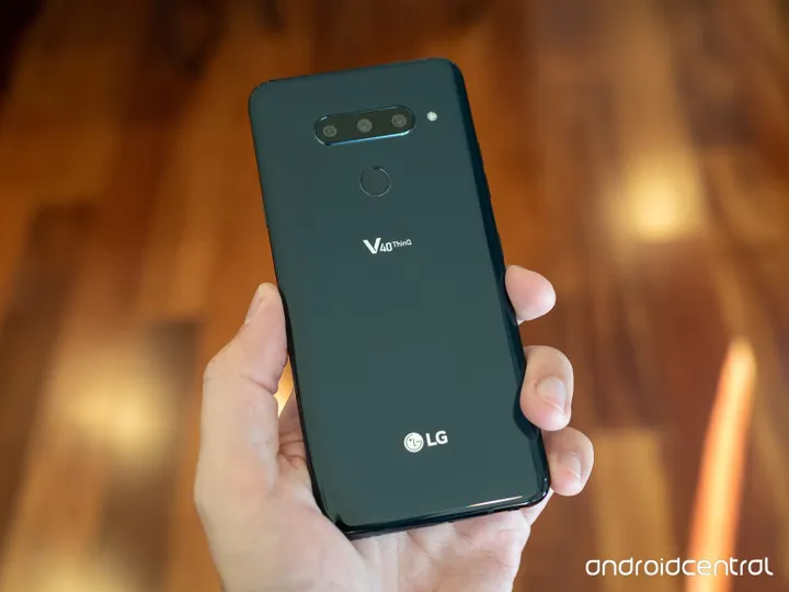 lg v40 black back in hand