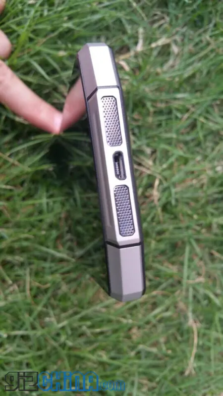 oukitel k10000 buttom