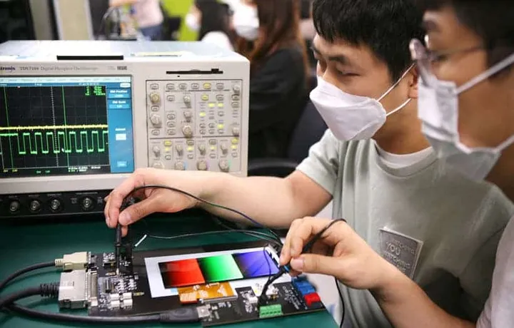samsungdisplay adaptive frequency
