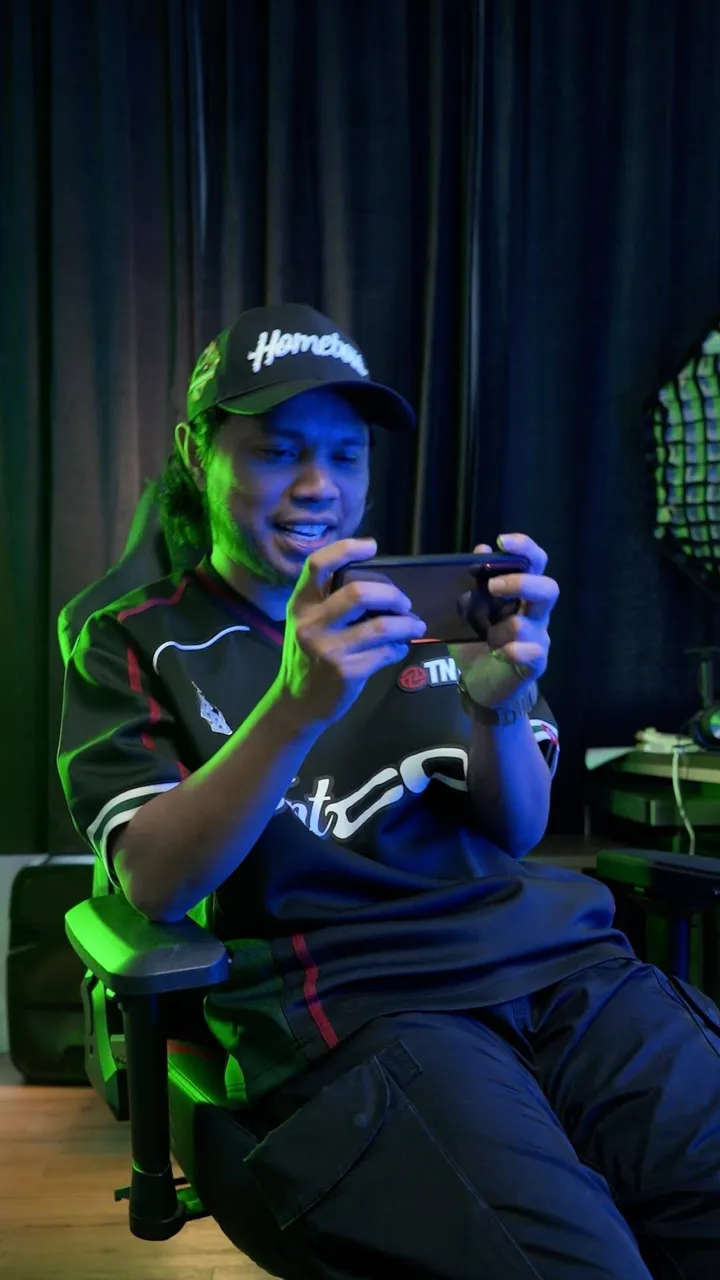 sequence 0100 00 12 15still003