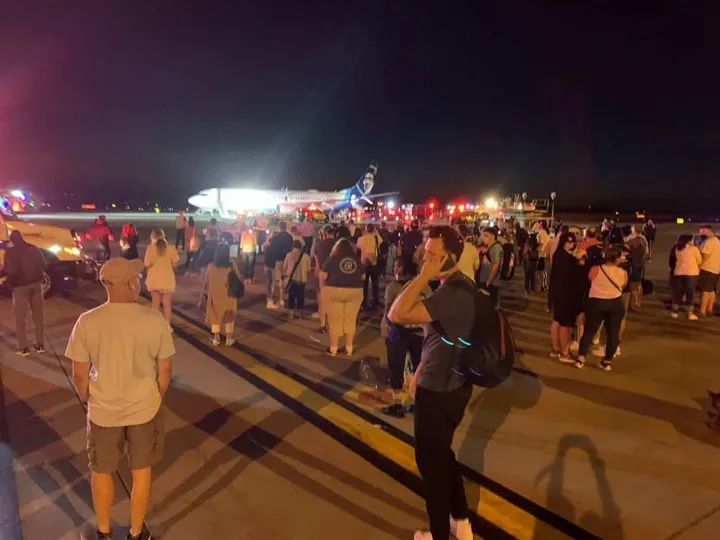 smartphone explodes in plane a