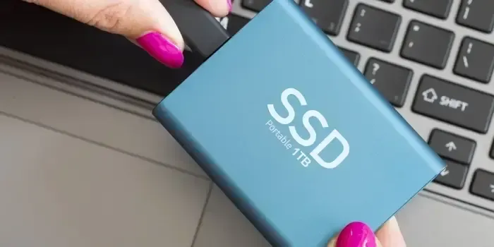 solid state drive b